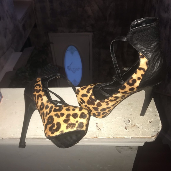 Sexy Steve Madden Leopard /Black high heel size 7B - Picture 2 of 4